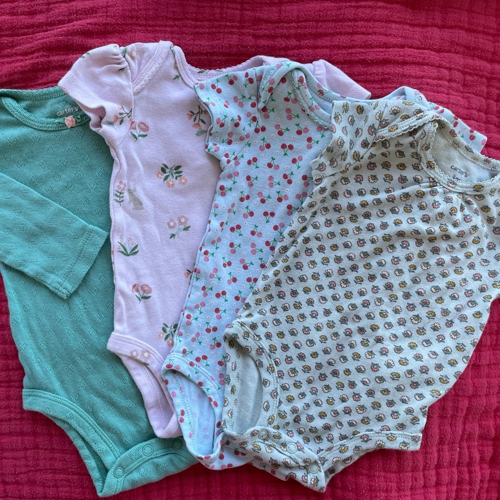 Lot of 4 Carter’s baby girl shirts. Size 3 months 🩷